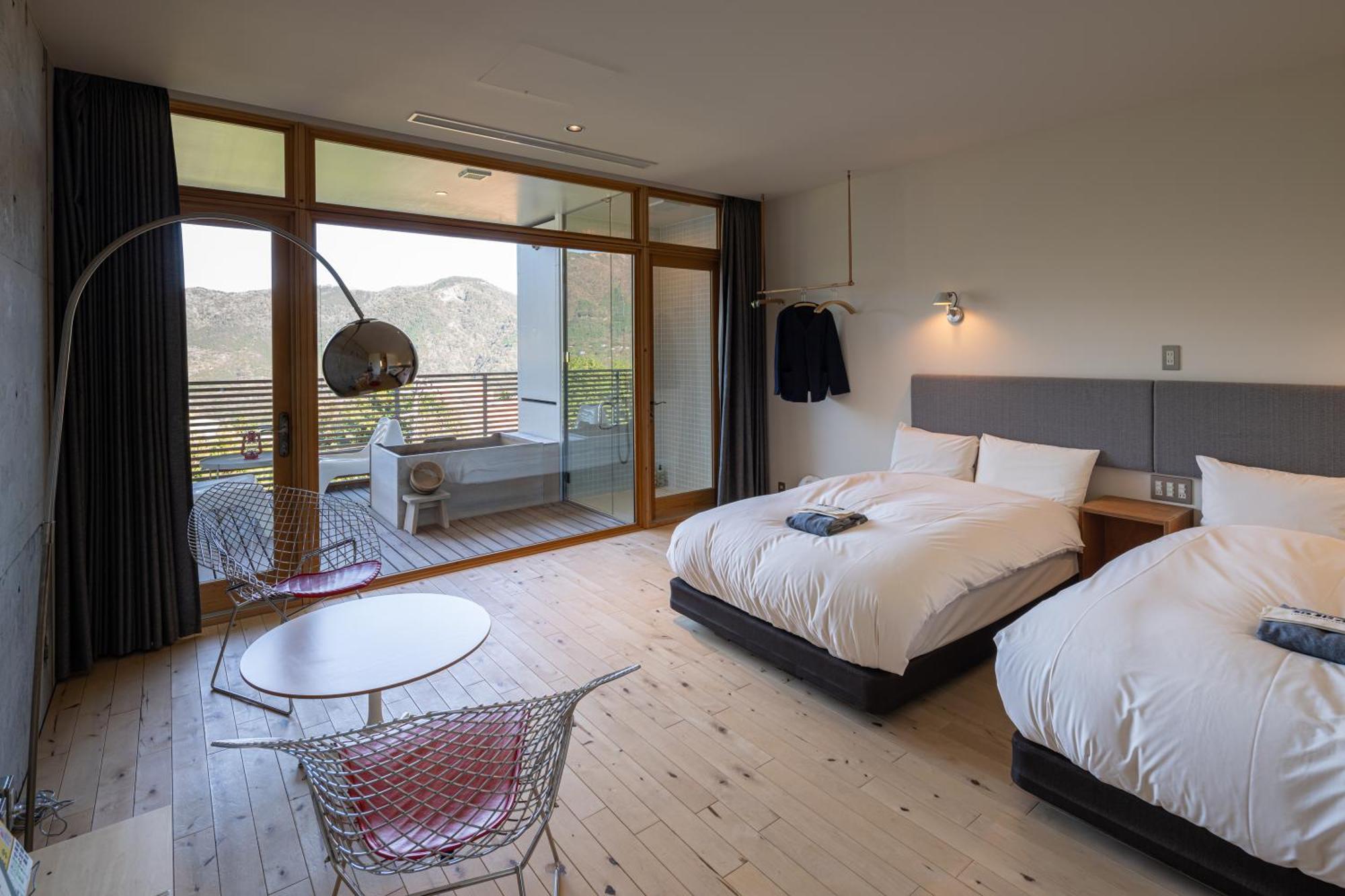 Hakone Honbako 箱根本箱 Quarto foto